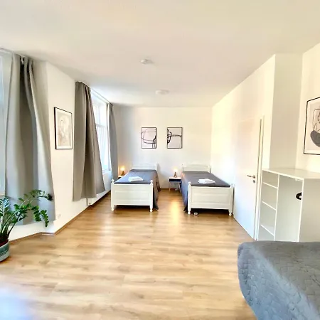 2 Rooms, Free Parking, 25 Min To Duesseldorf, 150 Mbps Wlan Duisburg Exterior photo