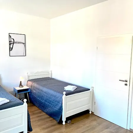 2 Rooms, Free Parking, 25 Min To Duesseldorf, 150 Mbps Wlan Duisburg Exterior photo