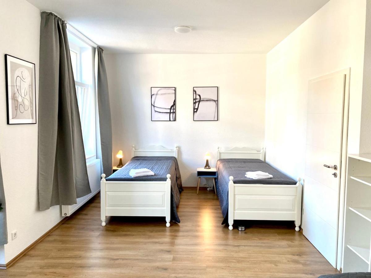 2 Rooms, Free Parking, 25 Min To Duesseldorf, 150 Mbps Wlan