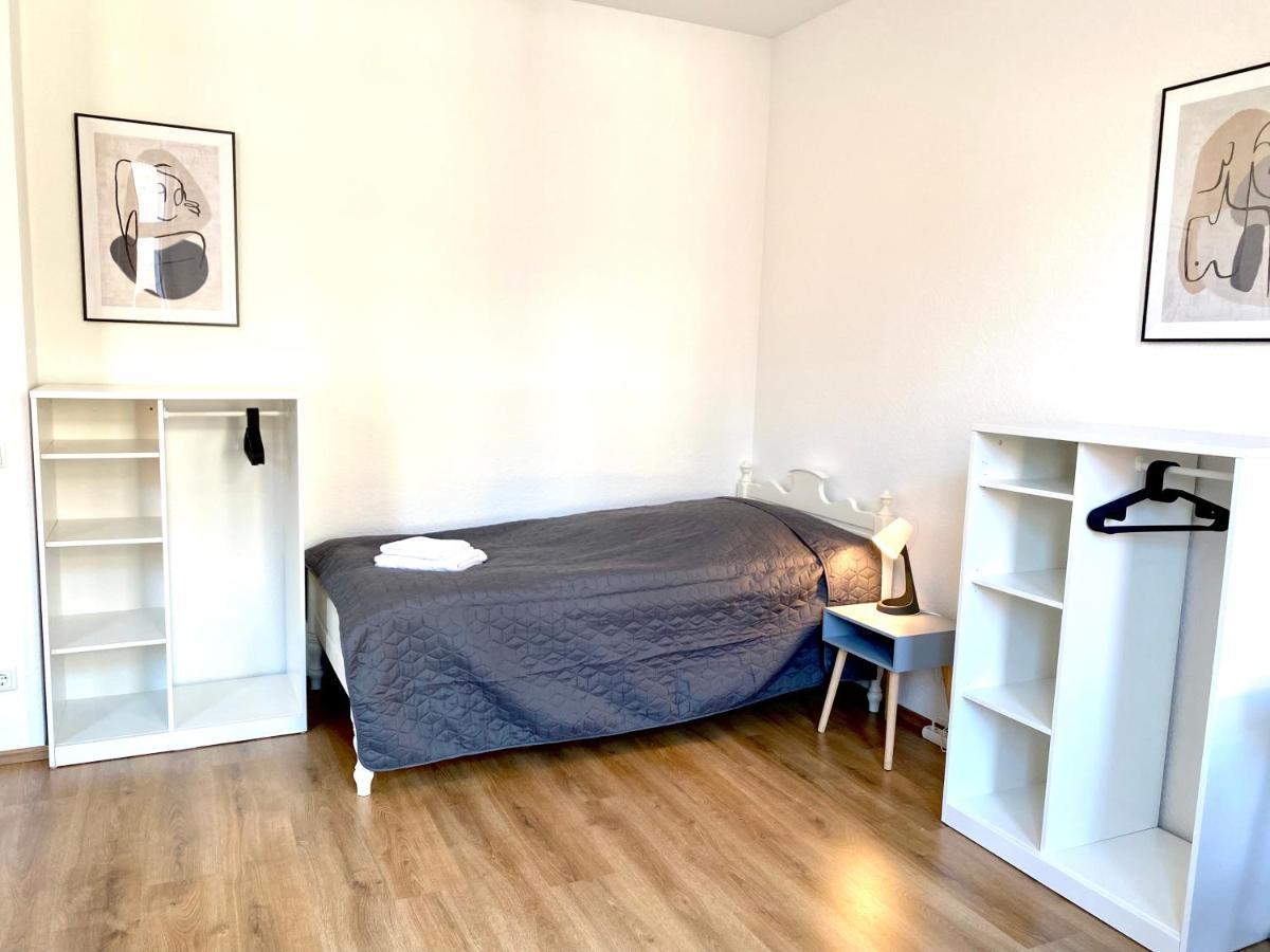2 Rooms, Free Parking, 25 Min To Duesseldorf, 150 Mbps Wlan * Duisburg