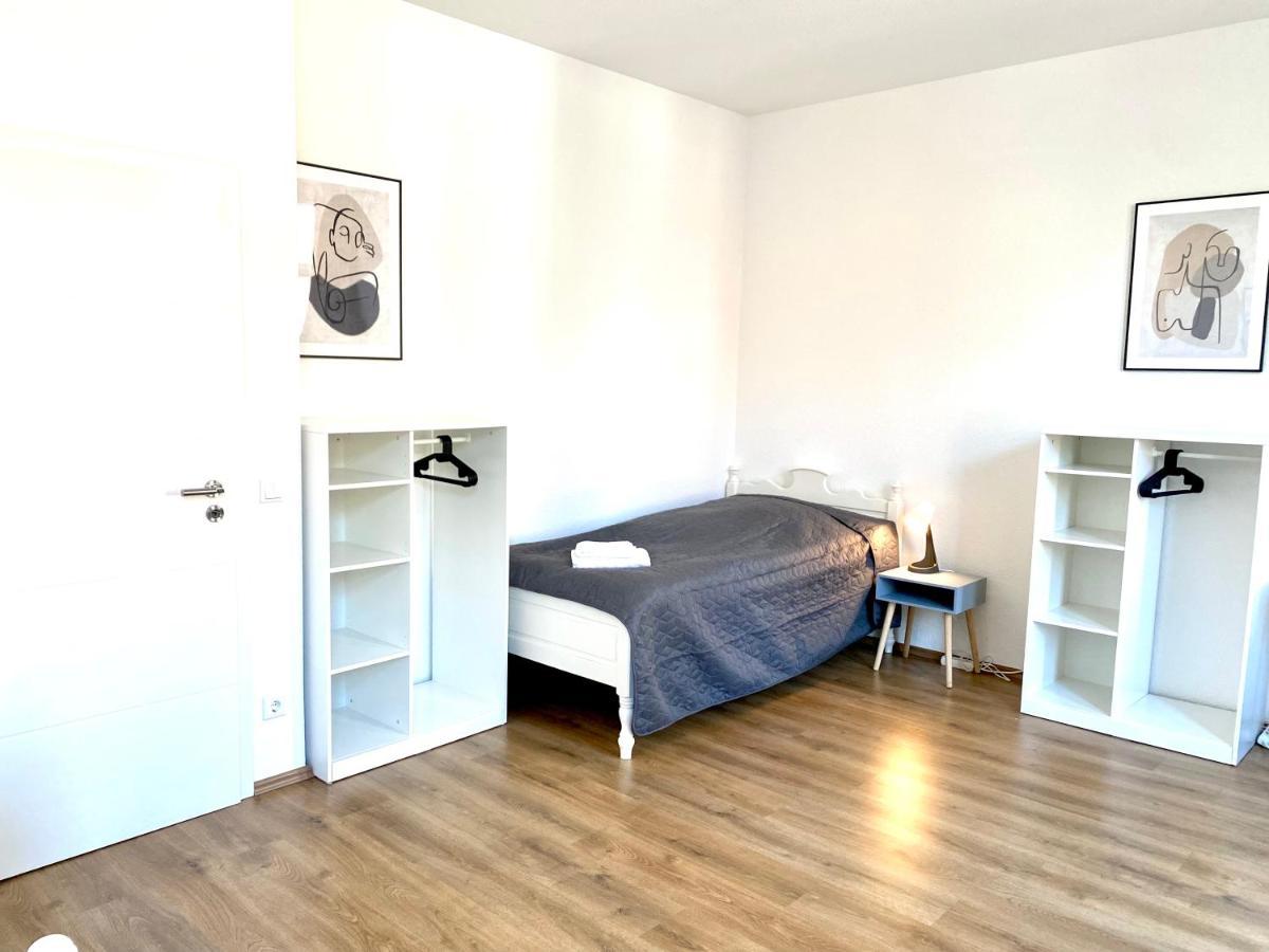 2 Rooms, Free Parking, 25 Min To Duesseldorf, 150 Mbps Wlan Duisburg