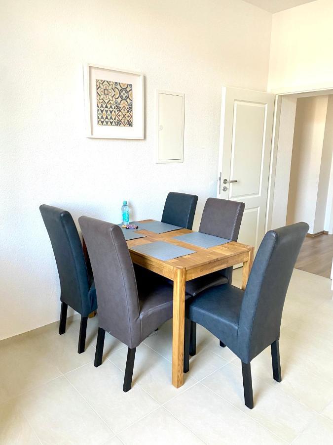 2 Rooms, Free Parking, 25 Min To Duesseldorf, 150 Mbps Wlan Appartement