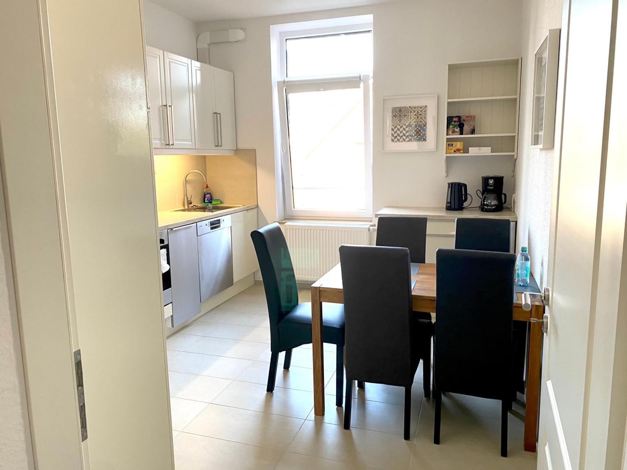 2 Rooms, Free Parking, 25 Min To Duesseldorf, 150 Mbps Wlan