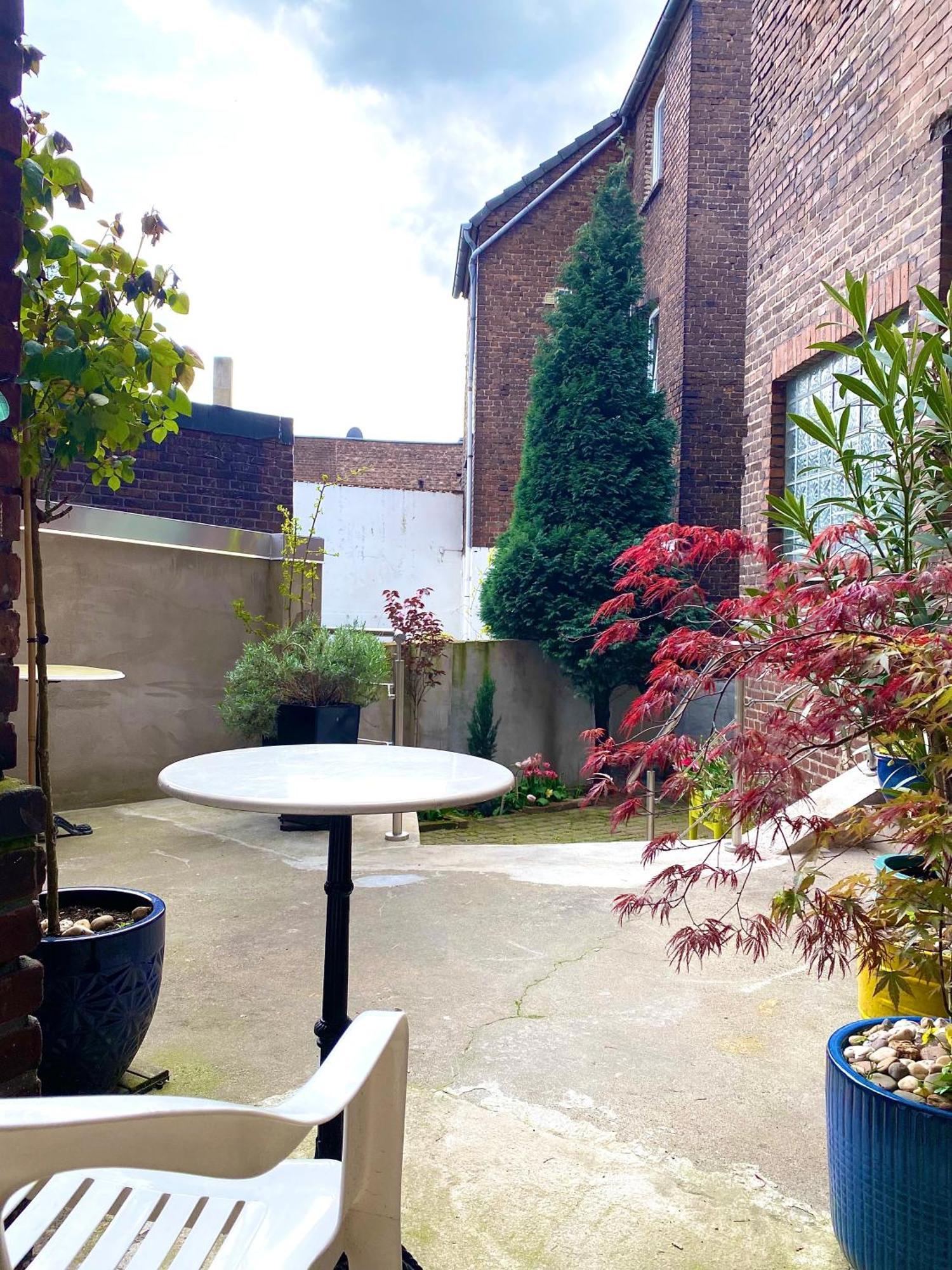 2 Rooms, Free Parking, 25 Min To Duesseldorf, 150 Mbps Wlan
