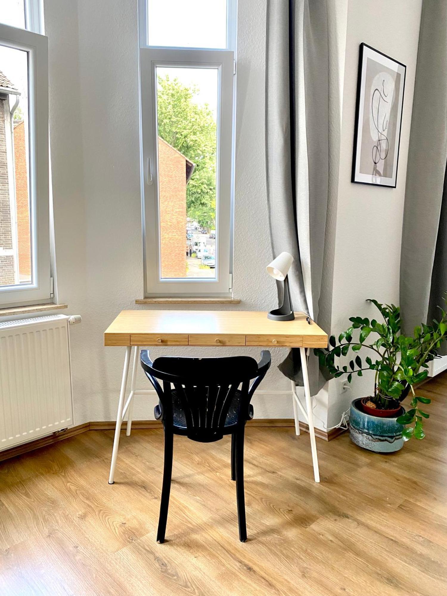 2 Rooms, Free Parking, 25 Min To Duesseldorf, 150 Mbps Wlan Appartement Duisburg