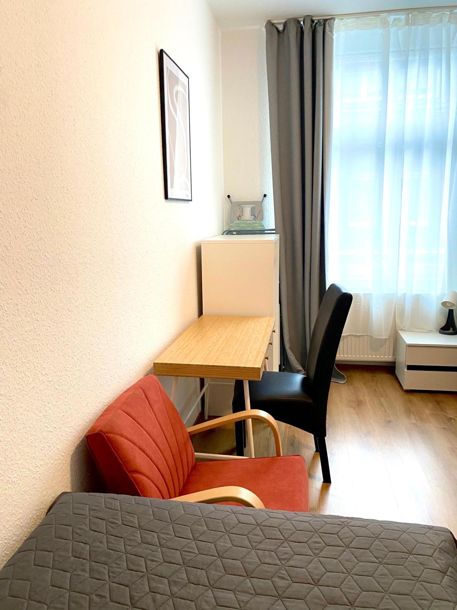 2 Rooms, Free Parking, 25 Min To Duesseldorf, 150 Mbps Wlan Appartement *